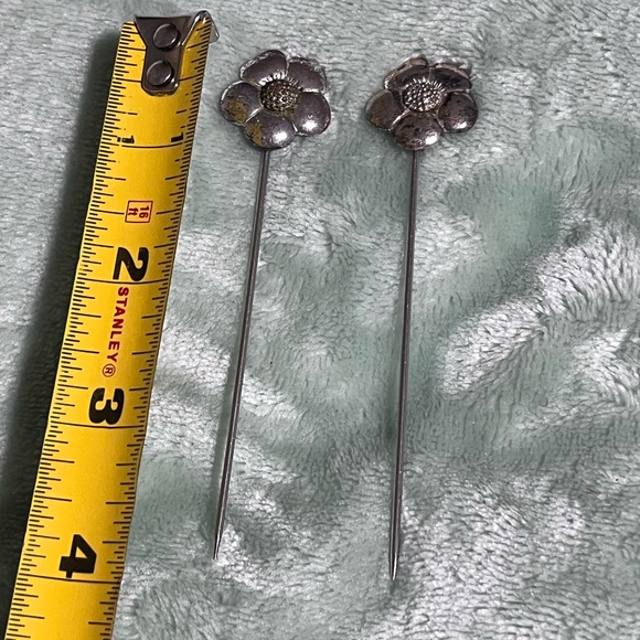 Pair of Vintage Forged Steel Flower Pins – Versatile for Hair, Hats or Clothing - Picture 8 of 17